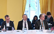 Prezident Münhendə dəyirmi masada iştirak edir - Fotolar